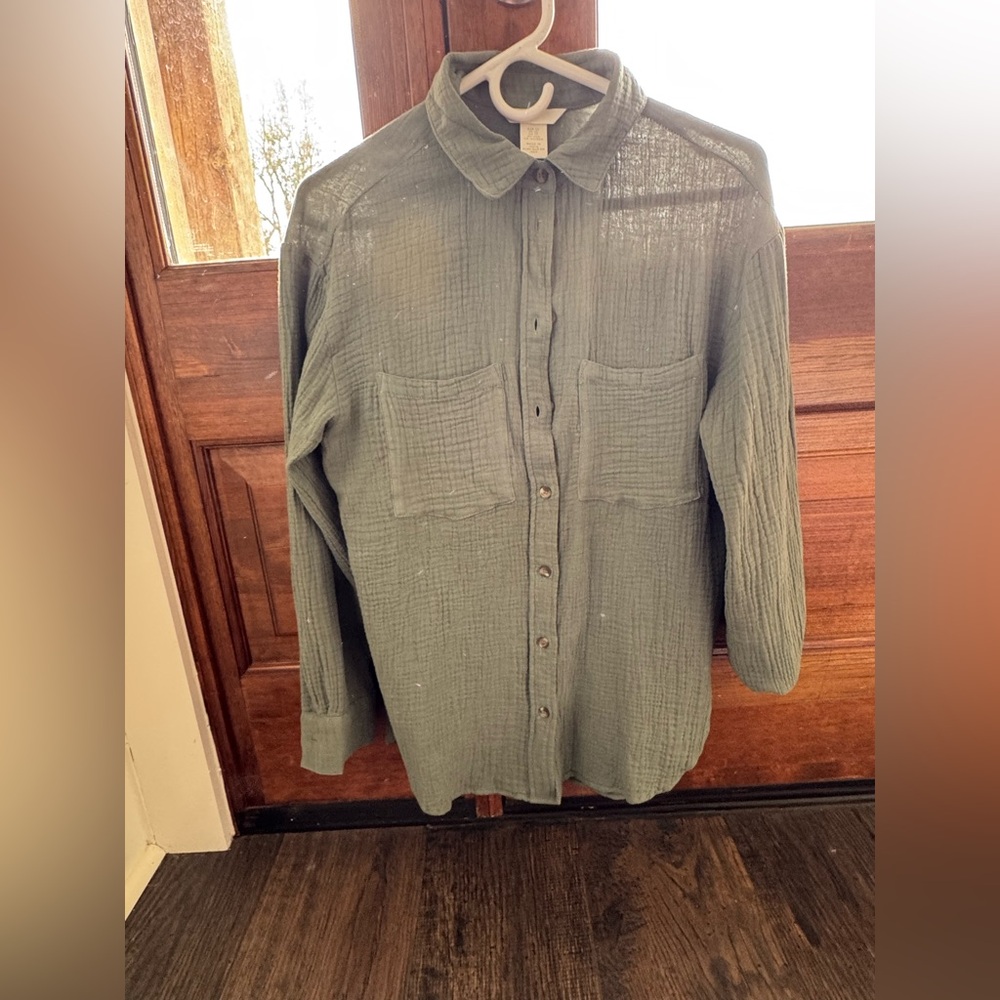 H & M Green Button-Up Shirt size xs nwot